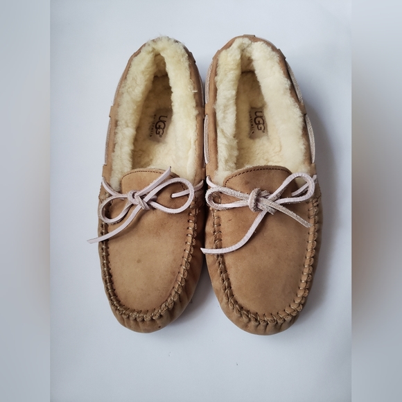 UGG Women's Dakota Moccasin Slippers Size 38  7 US - Picture 2 of 10